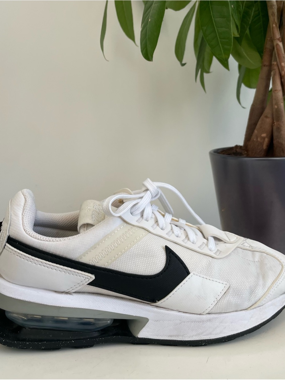 Women Size 7 Nike Air Max Pre-Day White Photon Dust Low Black Shoes